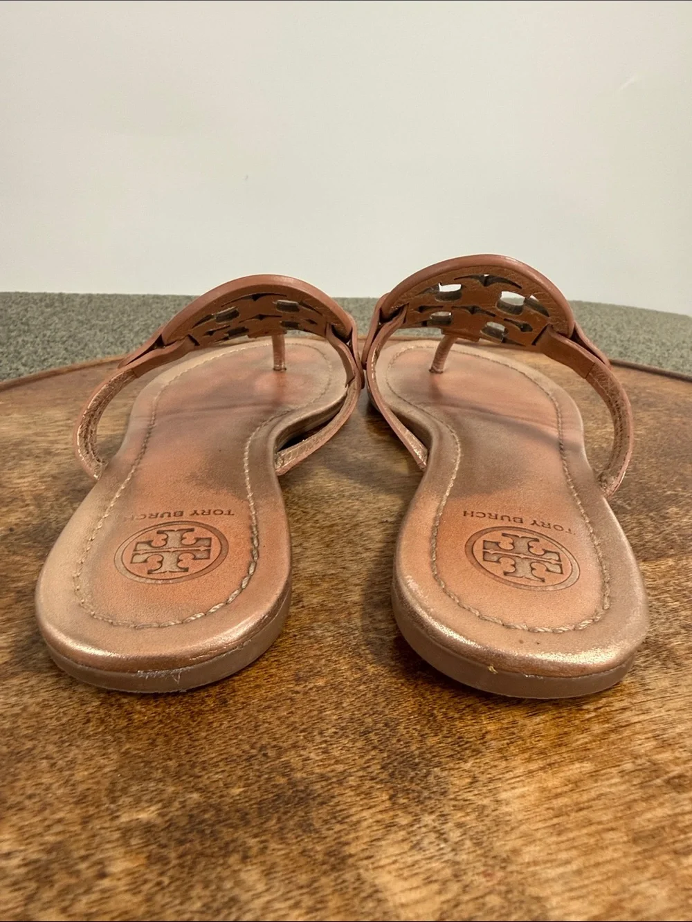 Tory Burch Sandals Wm 6.5 M Metallic Rose Gold Leather Logo Thong Flip flops